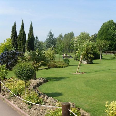 Hotel Abbaye Du Golf De Lesigny Экстерьер фото