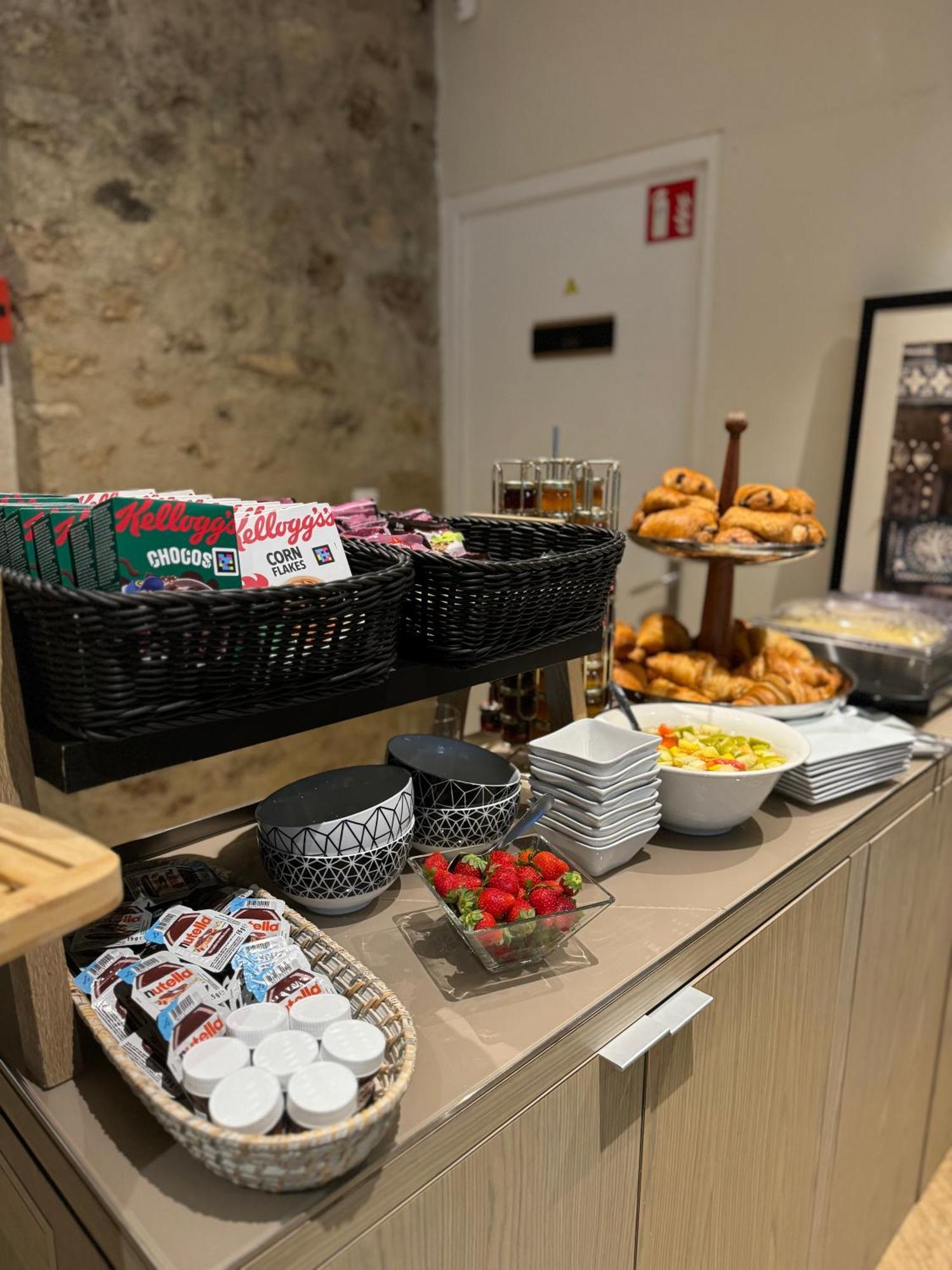 Hotel Abbaye Du Golf De Lesigny Экстерьер фото