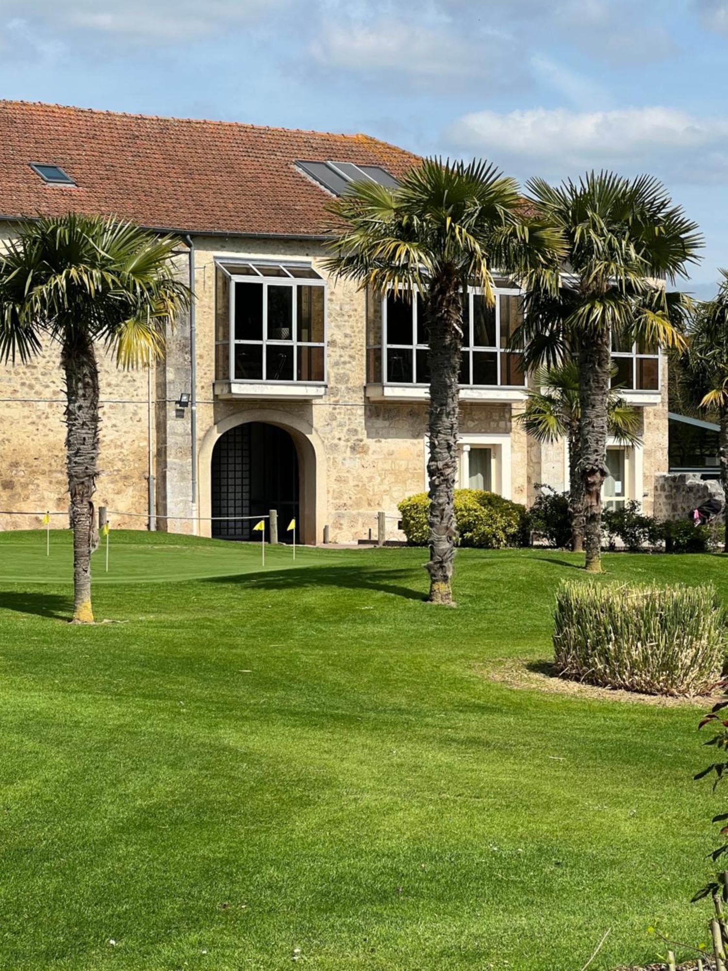 Hotel Abbaye Du Golf De Lesigny Экстерьер фото