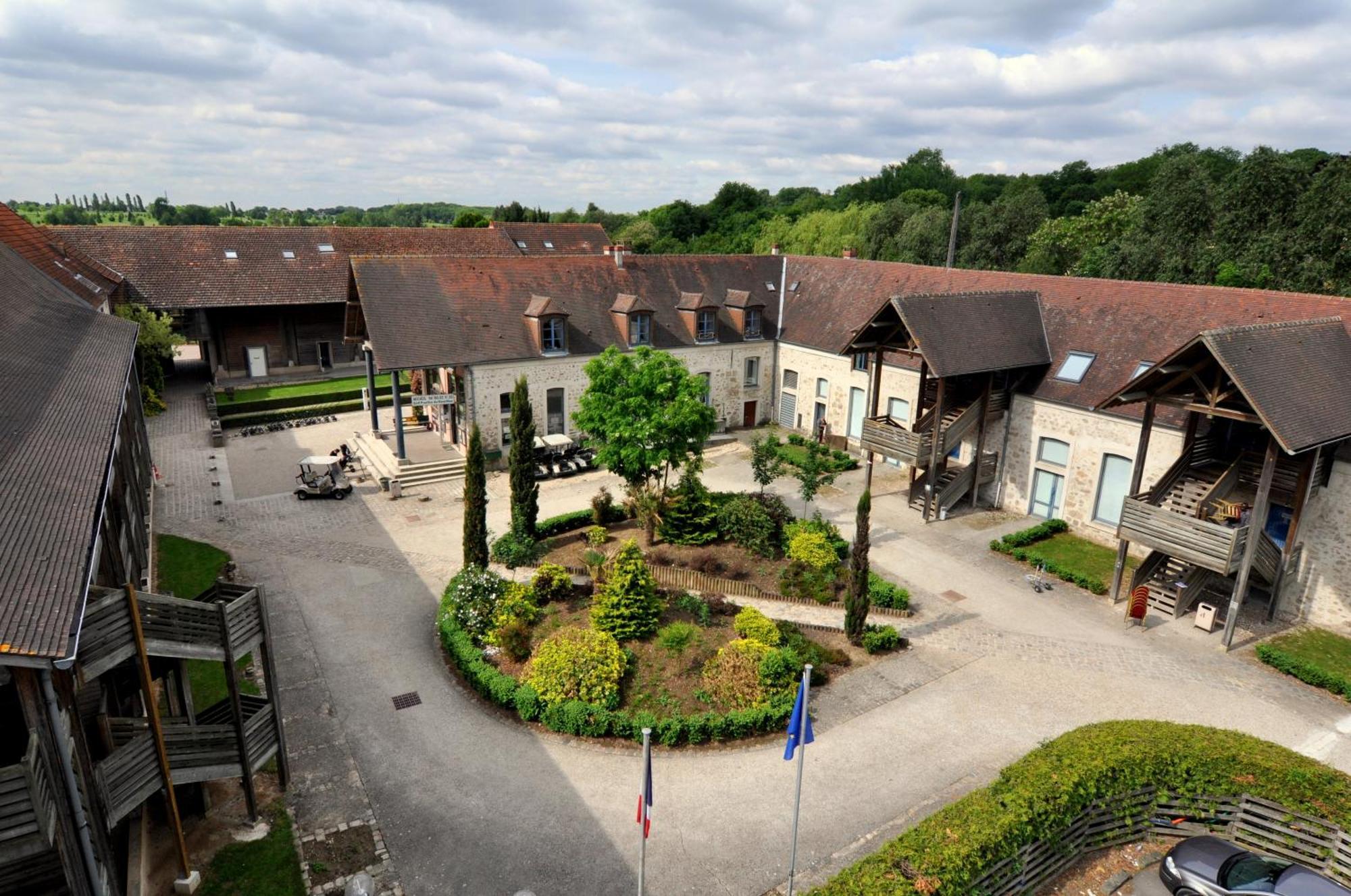 Hotel Abbaye Du Golf De Lesigny Экстерьер фото