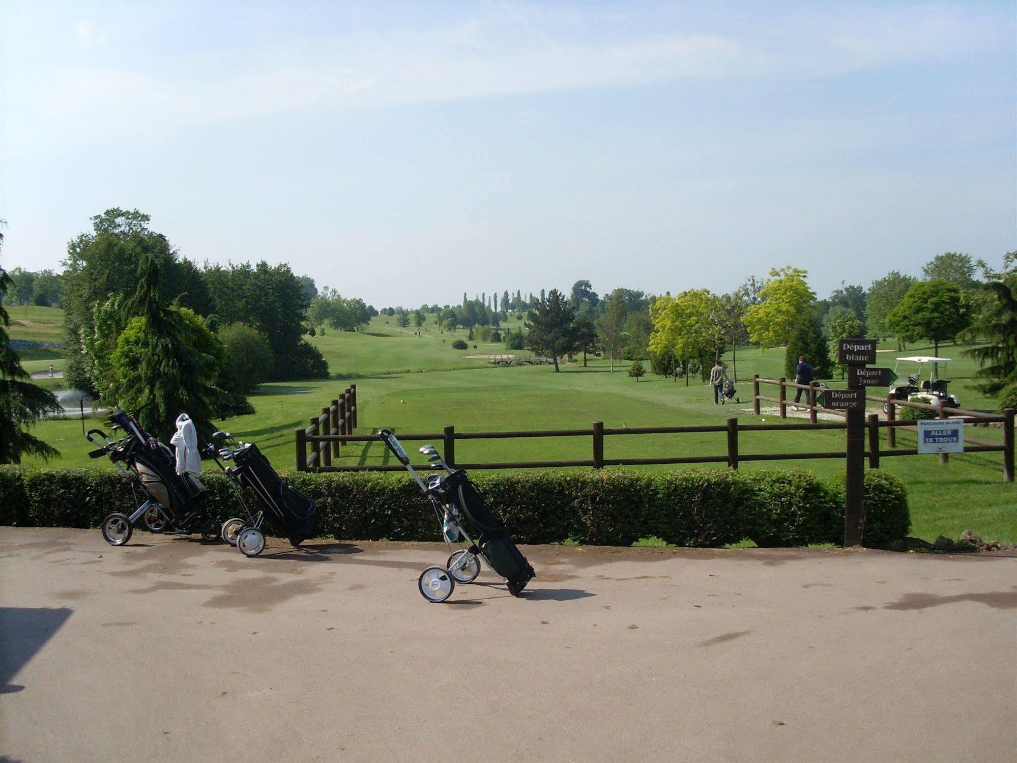 Hotel Abbaye Du Golf De Lesigny Экстерьер фото
